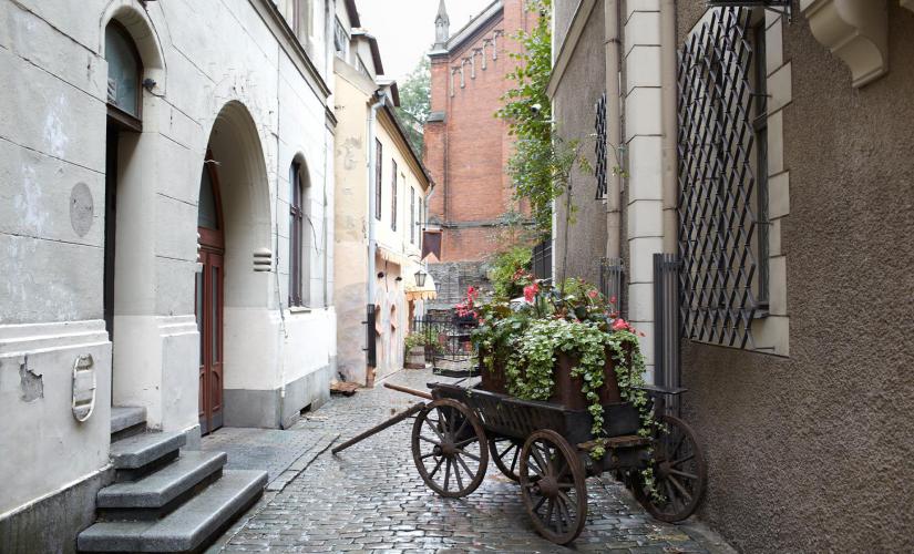 Private Medieval Riga by Land and Guided Boat Ride