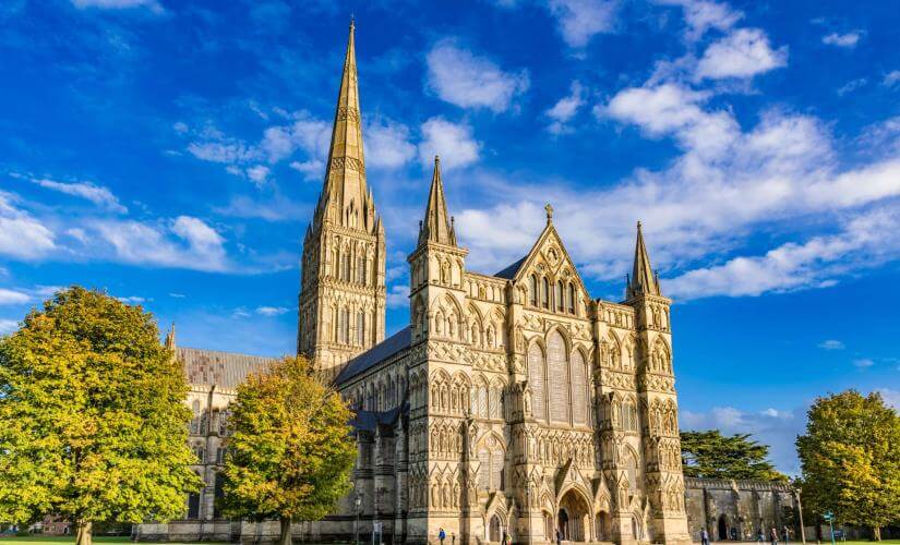 Romsey Abbey and Salisbury Cathedral with London Transfer (Post-Cruise)