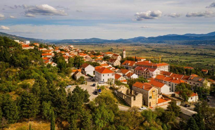 Imotski Dalmatian Town, Lakes, and Tavern Lunch with Wine