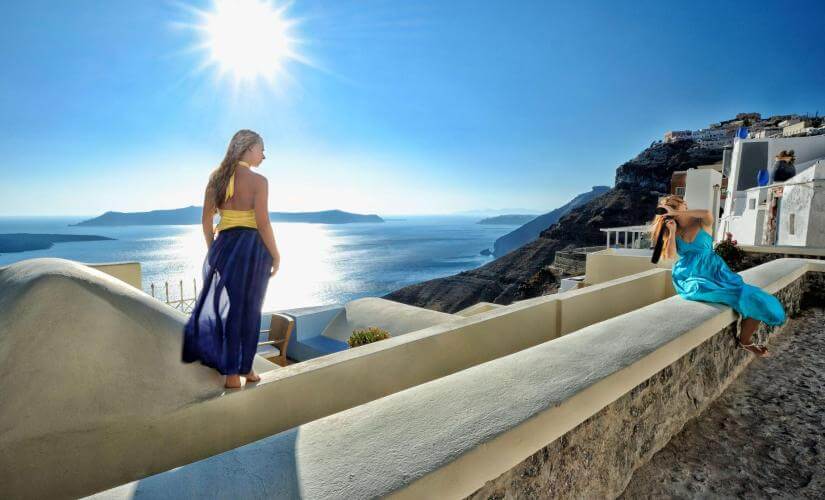 Private Santorini Evening Photo Shoot Walk in Fira