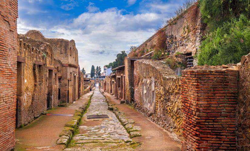 Small Group Pompeii and Herculaneum Ancient Cities from Salerno