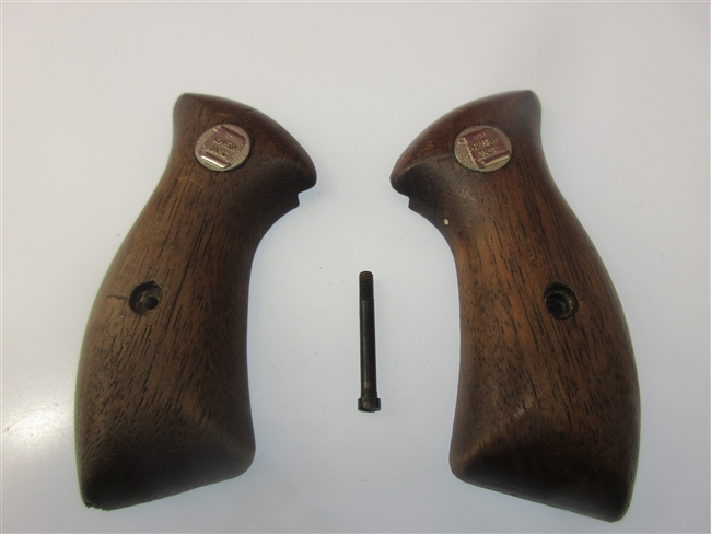 Charter Arms Bulldog Wood Grips
â€‹Bulldog, Mag Pug, Off Duty, Pathfinder,
â€‹ Police Undercover, Undercover