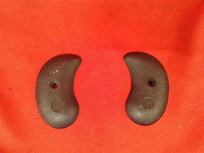 Cobra CB38 Grip Set, Black Plastic