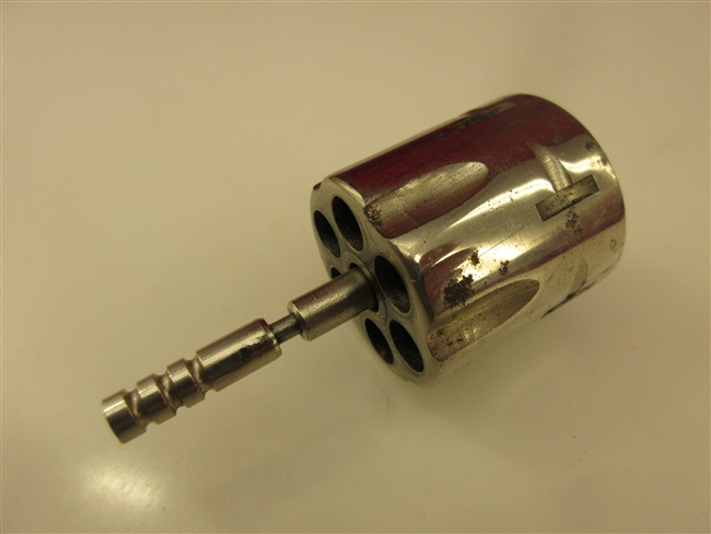Harrington & Richardson 733 Cylinder, .32
â€‹Six Shot Chrome With Extractor