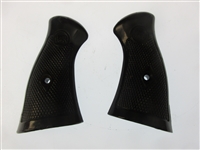 Harrington & Richardson 929 Grip Set
â€‹Checkered Black Plastic