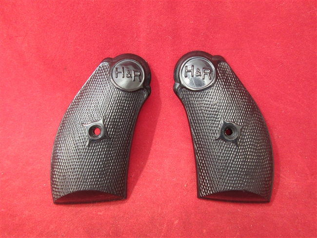 Harrington & Richardson 733 Grip Set
â€‹Small Frame, 2 1/2" Barrel