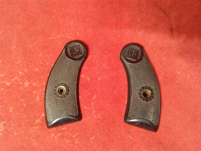 Harrington & Richardson Premier Grip Panels