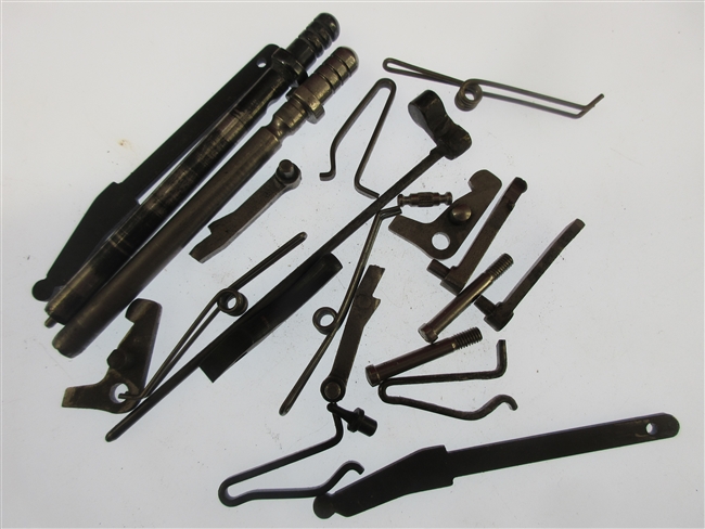 Assorted Single Action Revolver Parts
â€‹Unkown Application, No Returns