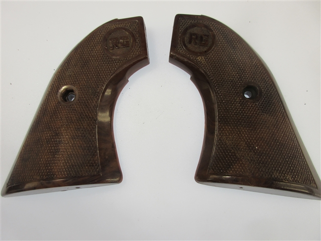 RG 66 Grip Set
â€‹Plastic, Walnut Coloring