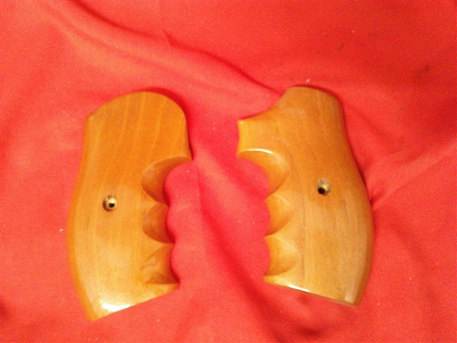 Mustang Grip Company Grip Set