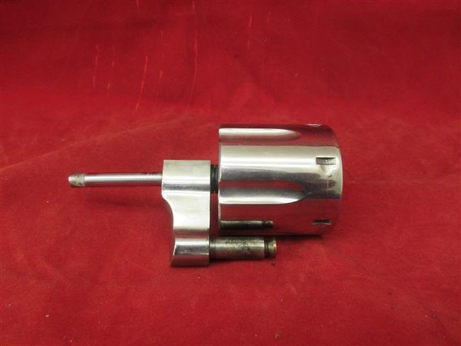 Taurus 446 Cylinder Assembly, .44 Stainless
â€‹Includes Extractor & Crane