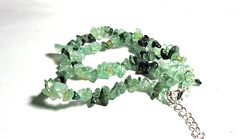 A123-11 STONE CHIP NECKLACE IN PREHNITE