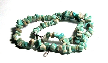 A123-12 STONE CHIP NECKLACE IN AMAZONITE