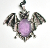 A76-11 STONE BAT PENDANT IN AMETHYST