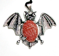A76-40 STONE BAT PENDANT IN GOLDSTONE
