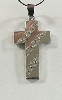 C26 STAINLESS STEEL CROSS PENDANT