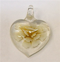 GP1-08-01 GLASS HEART PENDANT WITH FLOWER