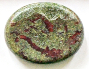 HO5-51 WORRY STONE IN DRAGON BLOOD