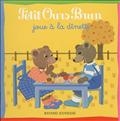 Petit Ours Brun joue à la dînette