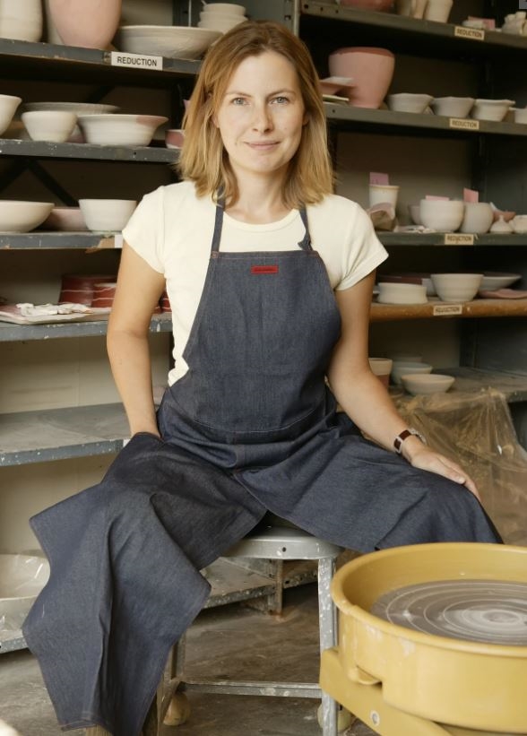 Apron every potter needs. Finally designed and made split leg aprons. :  r/Pottery
