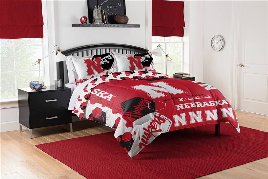 Nebraska Corn Huskers Hexagon Full/Queen Bed Comforter with 2 Shams Set