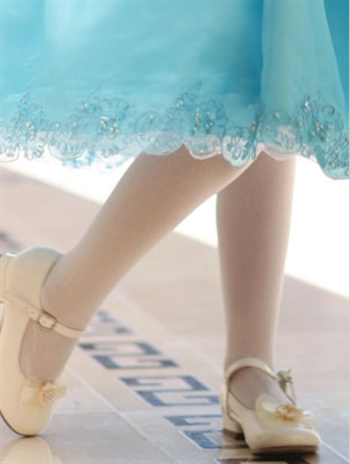 Girl's ivory pantyhoseâ€“ B-Sock-G5