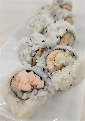 TK Sushi Salmon Maki