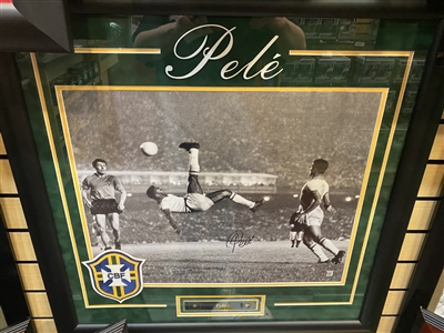 PELE SIGNED & FRAMED BICYCLE KICK 16X20