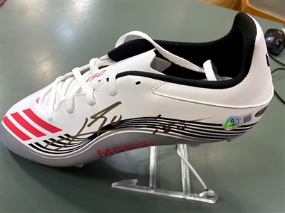 LIONEL MESSI SIGNED SOCCER CLEAT