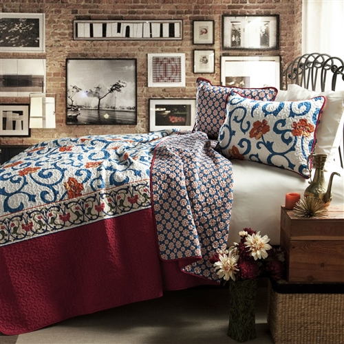 King size 3-Piece Cotton Quilt Set in Red White Blue Floral Scroll Pattern