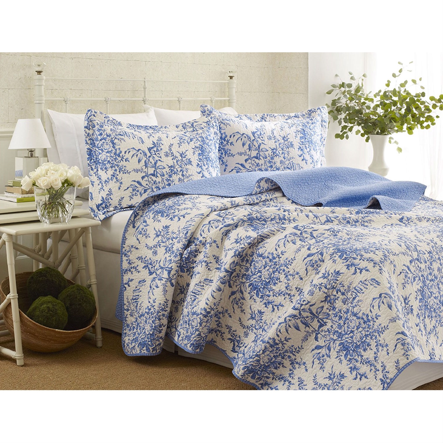 King size 100-Percent Cotton Quilt Bedspread Set with Blue White Floral  Leaves Pattern | FastFurnishings.com
