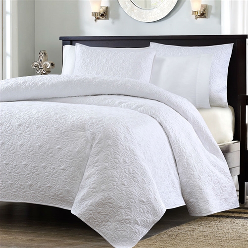 Full / Queen size White Quilted Coverlet Set with 2 Shams with Classic Stitch Pattern