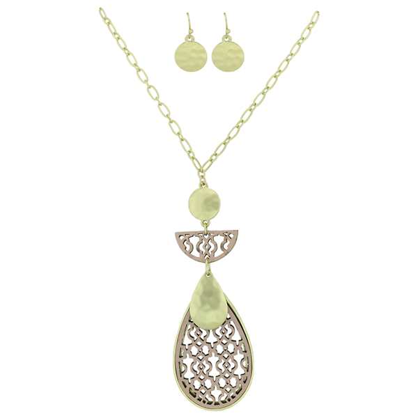 Stylish Fashionable Pink Soft Faux Leather Filigree Gold Necklace Set