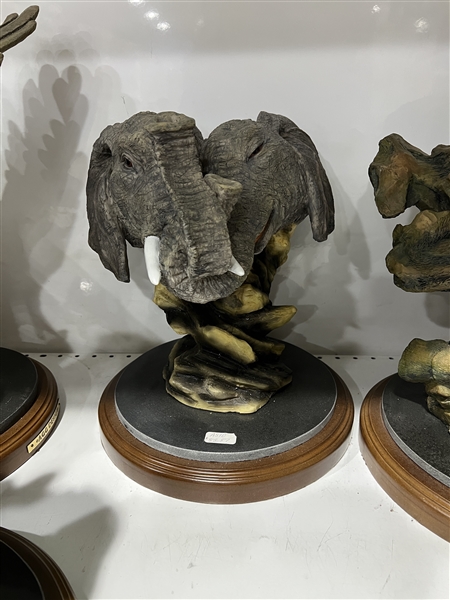 Elephant Couple Sculpture