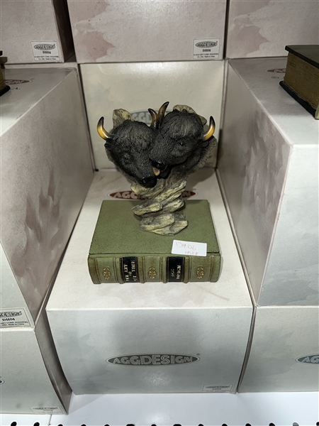 Buffalo Couple AGG Design Sculptured Trinket Box