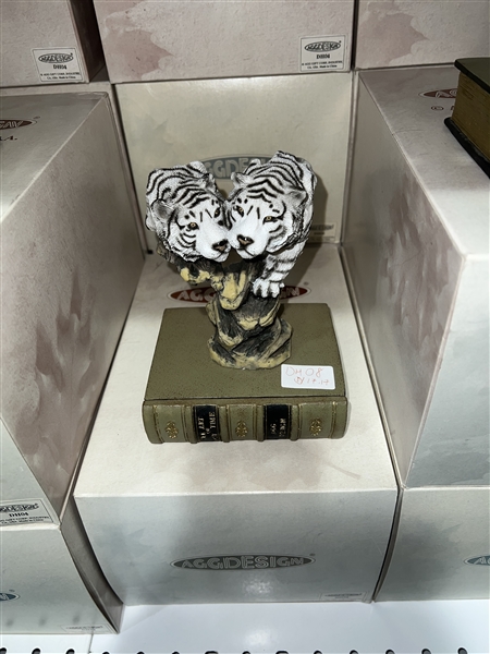 Siberian Tiger Couple AGG Design Sculptured Trinket Box