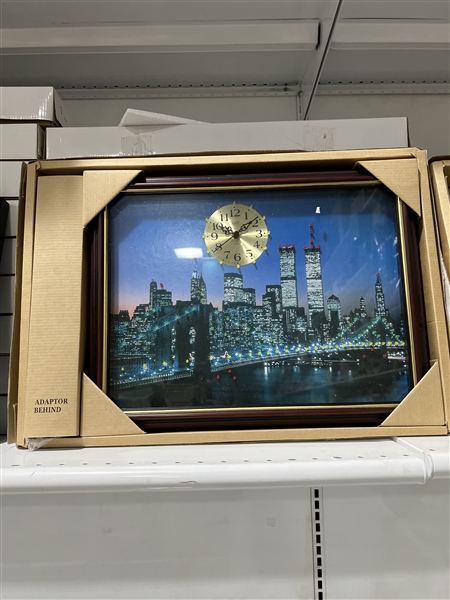 LED Lighting Analog Clock with a Picture of the New York Brooklyn Bridge