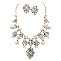 Gorgeous Sparkling Diamond Crystals & Cream-Colored Pearls Gold-Toned Crystal Cable Chain Lobster Clasp Necklace Set