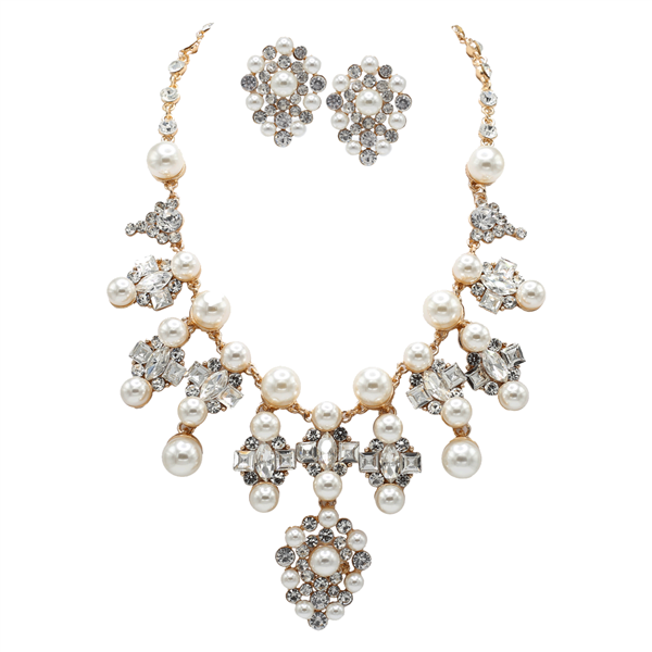 Gorgeous Sparkling Diamond Crystals & Cream-Colored Pearls Gold-Toned Crystal Cable Chain Lobster Clasp Necklace Set