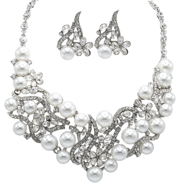 Gorgeous Sparkling Diamond Crystal & Cream-Colored Pearls Silver-Toned Cable Chain Lobster Clasp Necklace Set