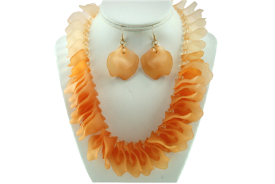 PEACH ACRYLLIC PEDALS NECKLACE SET