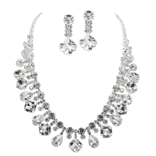 Gorgeous Sparkling Diamond Crystals & Stones Silver-Toned Crystal Chain Lobster Clasp Necklace Set