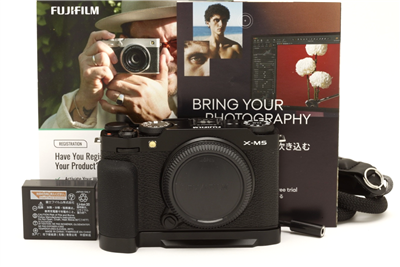 Mint FUJIFILM X-M5 Mirrorless Camera (Black) with Thumb Grip & Hand Grip #51185