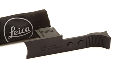Near Mint Leica Thumb Support Q3 (Aluminum Black, MFR #19533) with Box #51745