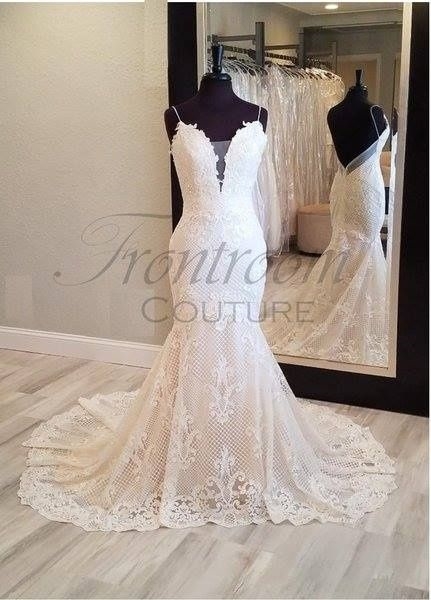 KIA | Deep V-Neck Lace Mermaid Low Back
