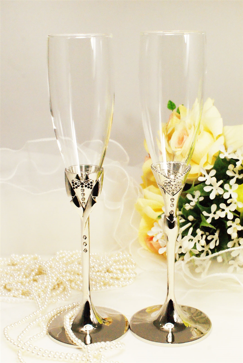 Engraved Bride and Groom Wedding Champagne Flutes Set of 2 Personalized Toasting  Glasses