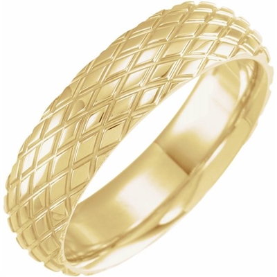 This 14k men's wedding band features a geometric pattern and is 6 mm wide.