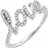 This 14k diamond ring features 0,25 carats of round brilliant diamonds over a love meassage.