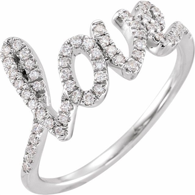 This 14k diamond ring features 0,25 carats of round brilliant diamonds over a love meassage.