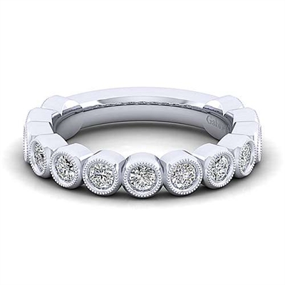 Smooth diamond bezels encompass round brilliant diamonds in this 14k white gold diamond ring.